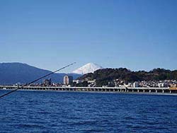 船と富士山